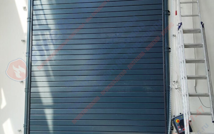 Автоматические рулонные ворота AL120, RAL 7016 на объекте